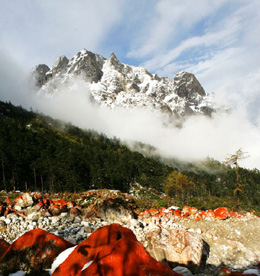 海螺沟景区实行票务全网实名制分时预约
