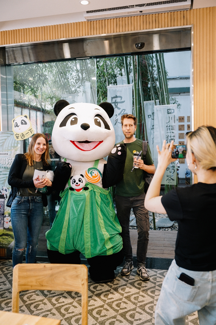 花开时节，再次迎来您，2024年四川文旅推介活动将踏入陕西。